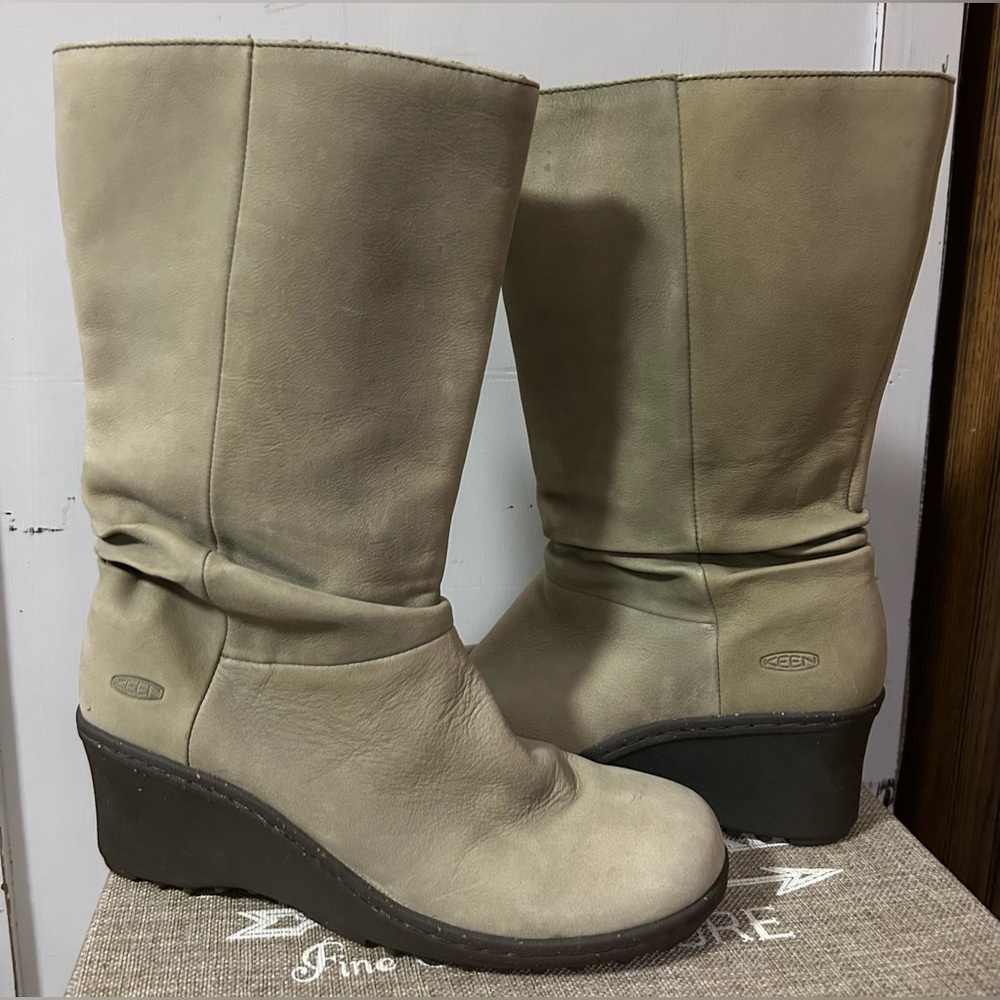 Keen Women's Taupe Akita Leather Pull On Mid Calf Wedge Boots